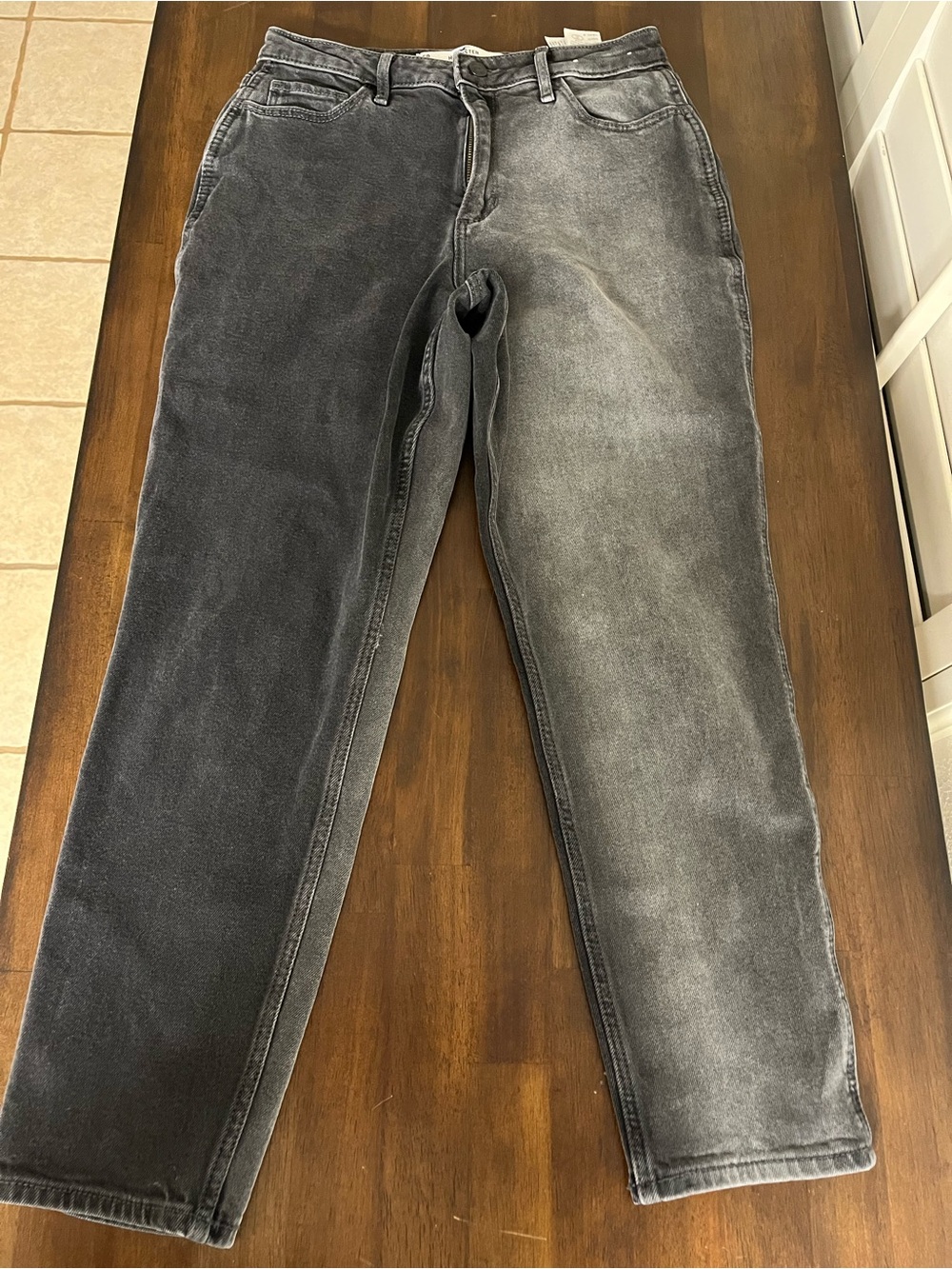 Hollister pants size 5 curvy high rise distressed wash